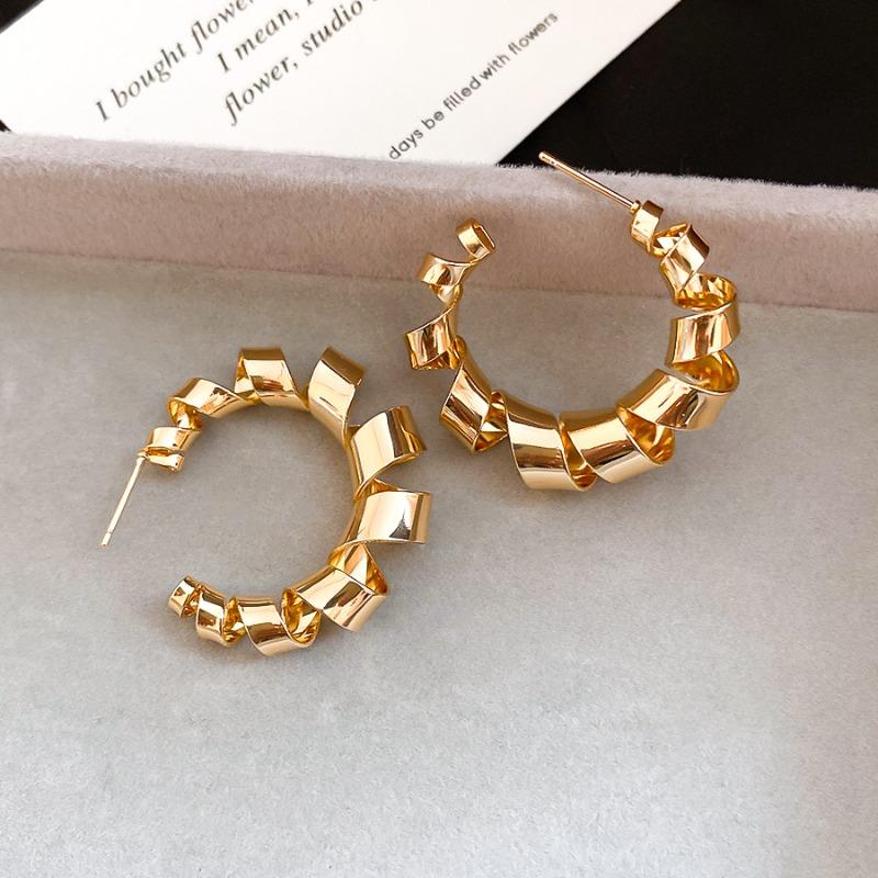 Silver needle unique round twisted metal stud earrings niche design temperament earrings light luxury high-end earrings