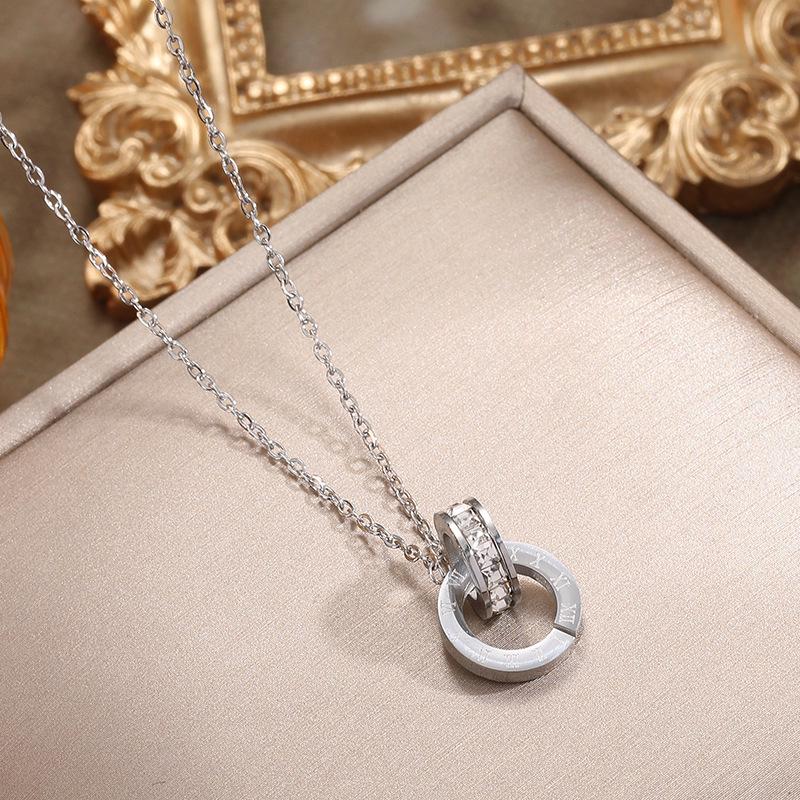 Korean Diamond-Studded Roman Numeral Double Ring Titanium Necklace - Versatile French Light Luxury Clavicle Chain Jewelry for Women.