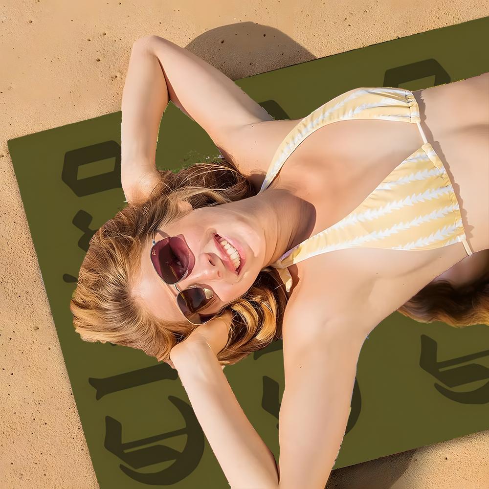 Singer Clairo Claire Cottrill Towel Polyester Beach Towel Quick Dry Sand Free Bath Towel for Summer Pool Travel Vacation