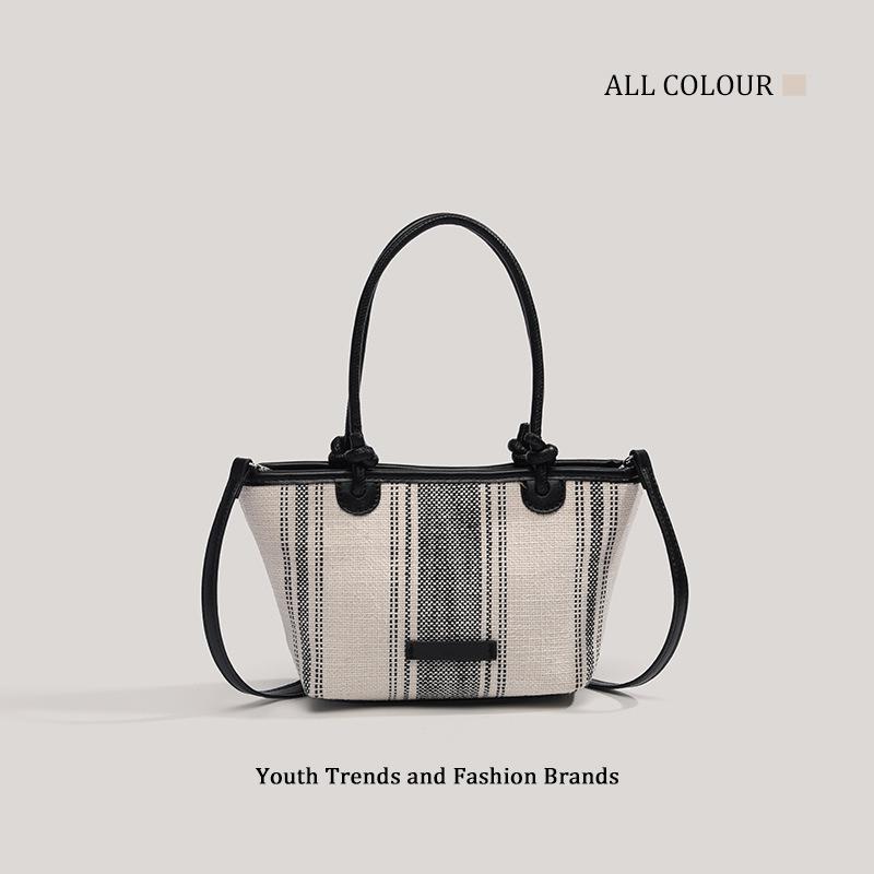 

Niche original design 2025 new retro box bag women s portable small tote bag lightweight messenger bag simple чёрный