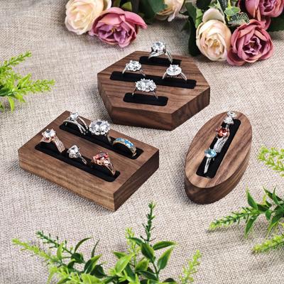 Schmuckherstellung – Verpackung & Präsentation von Schmuck