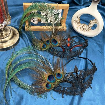 Elegant Half Face Mask Feather Accent Phantom Mask Peacock Feather Mask  Costume Party