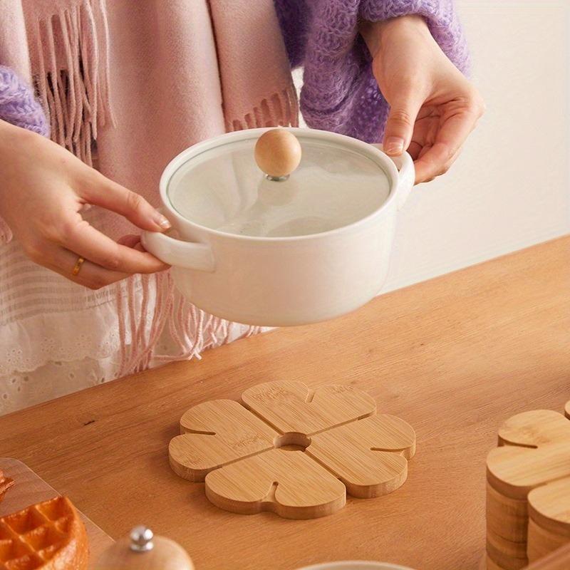 Four-Leaf Resistant Table Mat with Wood Base - Suitable for Pans, Bowls & Plates, Anti-Scald Coaster for Dining Table Protection