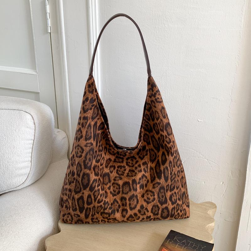 

Korean version of fashion leopard print tote bag 2025 autumn new large-capacity personalized shoulder bag casual commuter bucket bag коричневый