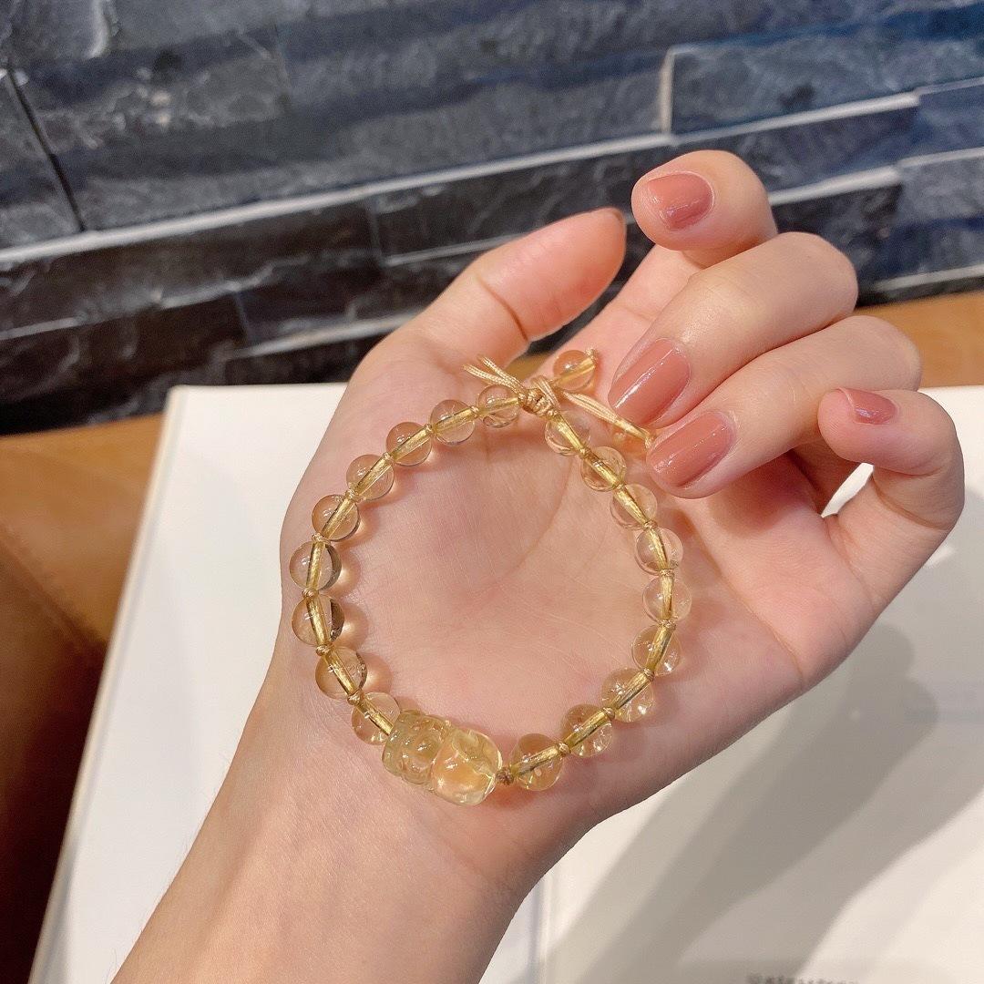Recommended jewelry: Natural Brazilian citrine Pixiu strawberry crystal braided bracelet for women, a gift for girlfriend or best friend Yellow crystal Pixiu brac