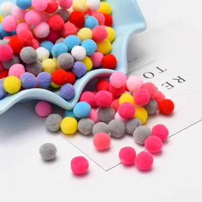 18/25mm Multicolor Pompom Pluizig Naaien Handwerk Zachte Pompons Pluche Bal voor DIY Bruiloftsdecoratie Kinderspeelgoed Handgemaakte Sieraden Accessoires Handgemaakt Materiaal