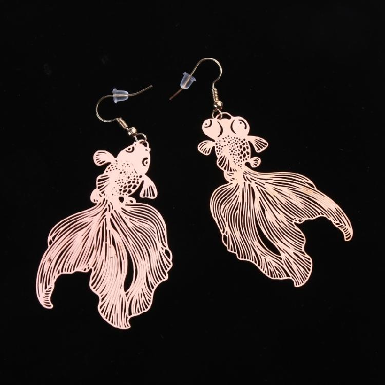 Trendy Fish shaped Earrings Fashionable Hollow Fish Ear Pendant for Parties Date