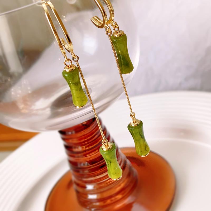 Vintage Green Bamboo Tassel Earrings: Elegant Stud Design with a Retro Flair