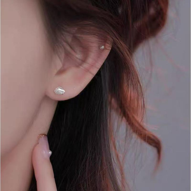 Raising Ear Holes, Small Stud Earrings for Women, Simple, Sweet, Small and Fresh Earrings, Niche Design, Versatile Earrings