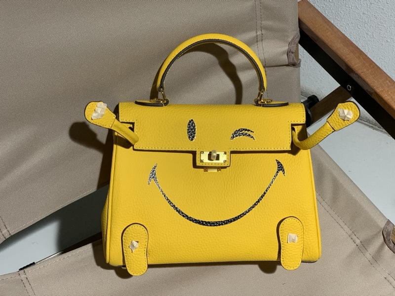 New Genuine Leather Women's Bag Head Layer Leather TOGO Leather Shattered Dimension Cartoon Graffiti Smiling Face Doll Women's Bag