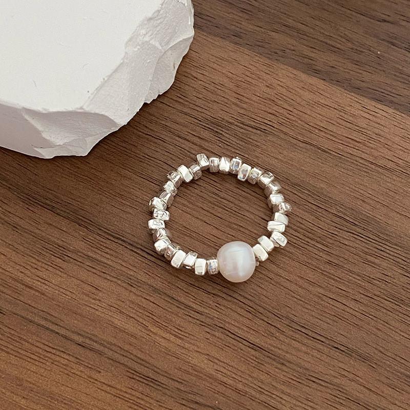 Elegant Korean Style Geometric Copper Ring For Women With Chic Pearl Accent
