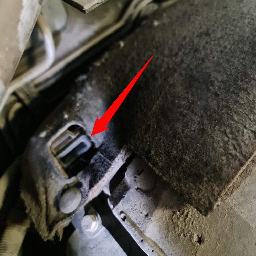 1Pc Car Engine Upper Radiator Mounts Rubber Pad 17111712911 17201719414 For BMW E32 E34 E38 E39 Black