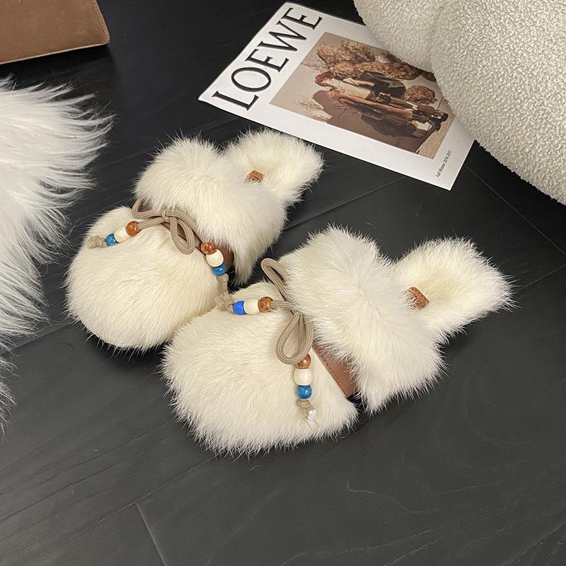 Koreanische Version von flauschigen Hausschuhen mit dicker Sohle Damenmode für draußen 2025 Herbst und Winter neue Ein-Wort-Baumwollhausschuhe modische Perlenhausschuhe