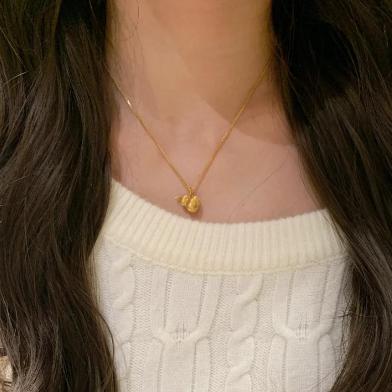 Exquisite and Sophisticated Antique Brushed Pumpkin Gourd Necklace for Women