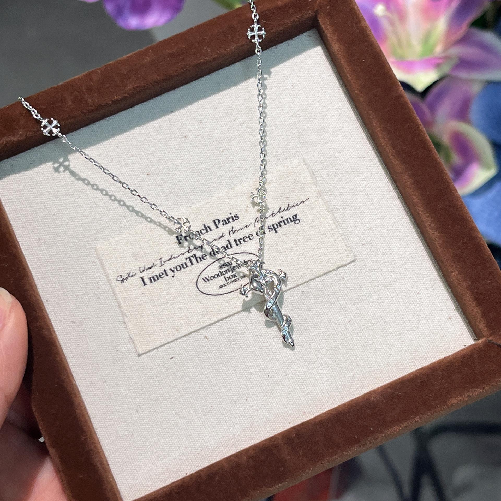 Эмалированная круглая пряжка-кулон Рыбы Женская Тыква Национальный стиль Нишевый дизайн Модная цепочка для свитера