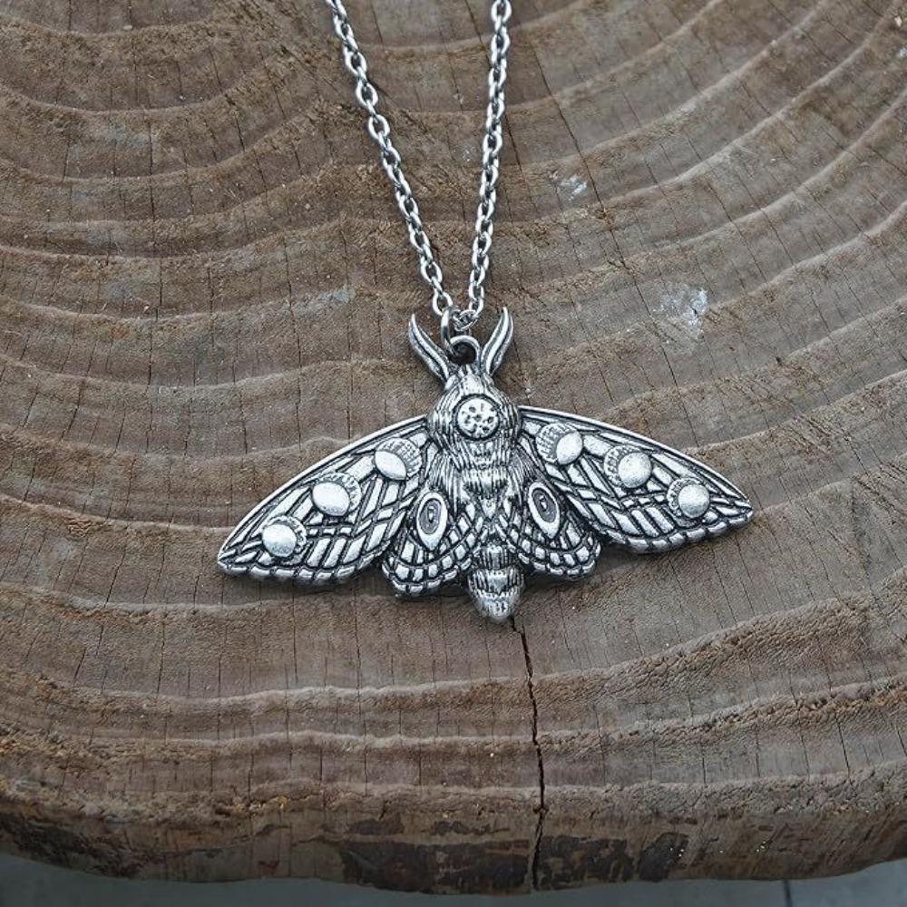 Exquisite Carving Ancient Silver Deathhead Moth Pendant Necklace for Women Men Gothic Punk Halloween Jewelry Accessories Gifts