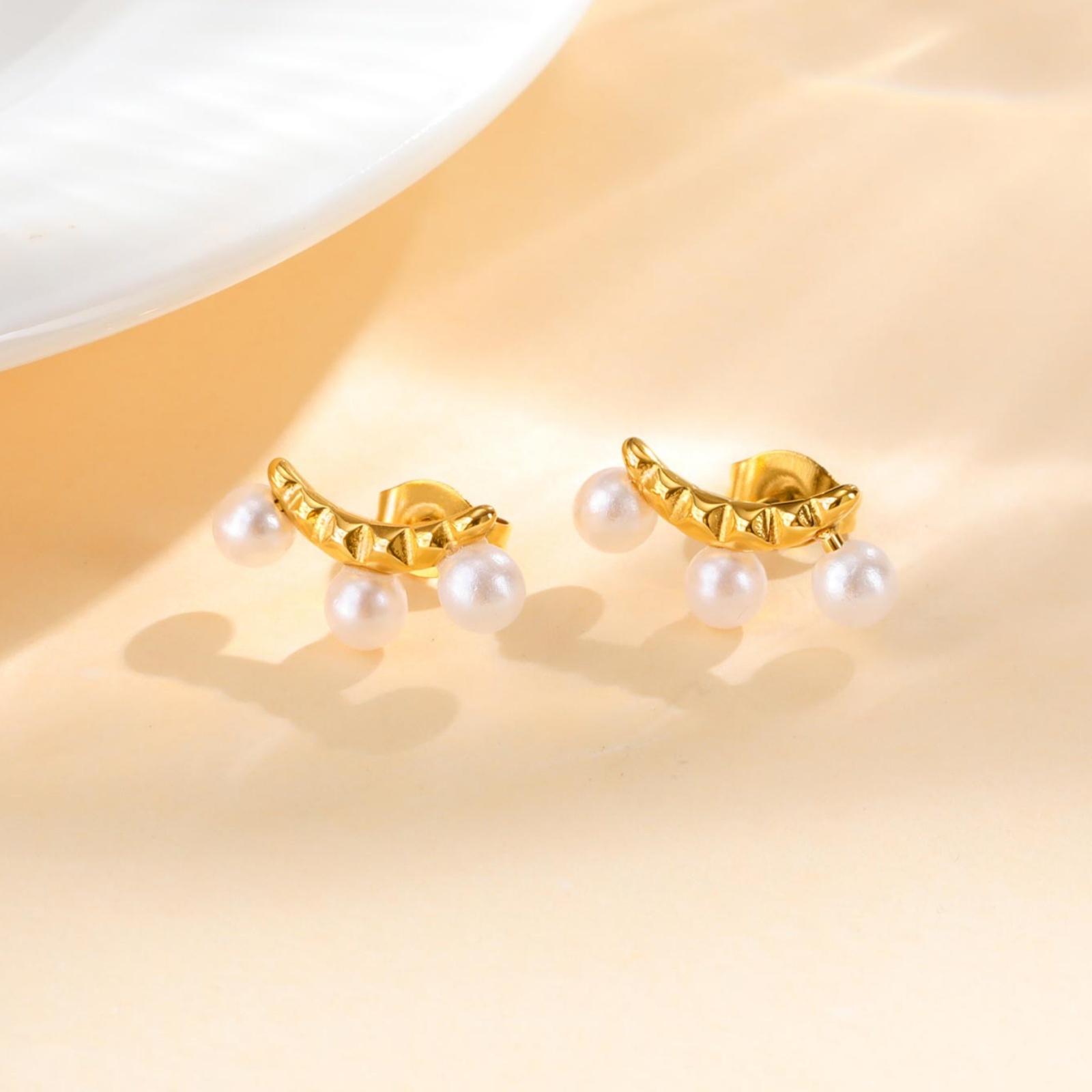 

Stainless Steel Curved Rivets Imitation Pearl Studs Earrings for Women, 18K Gold Plated Geometric Earrings, New Fashion Jewelry