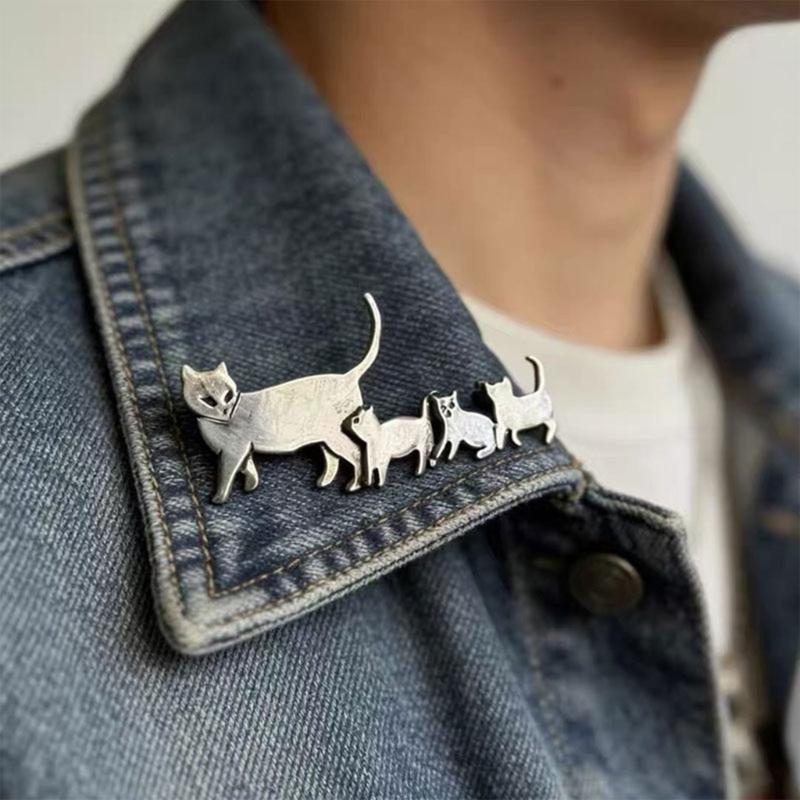 Adorable Cats Family Brooch Elegant Alloy Animal Pin For Casual Outfits And Formal Wear Gift For Cats Lovers