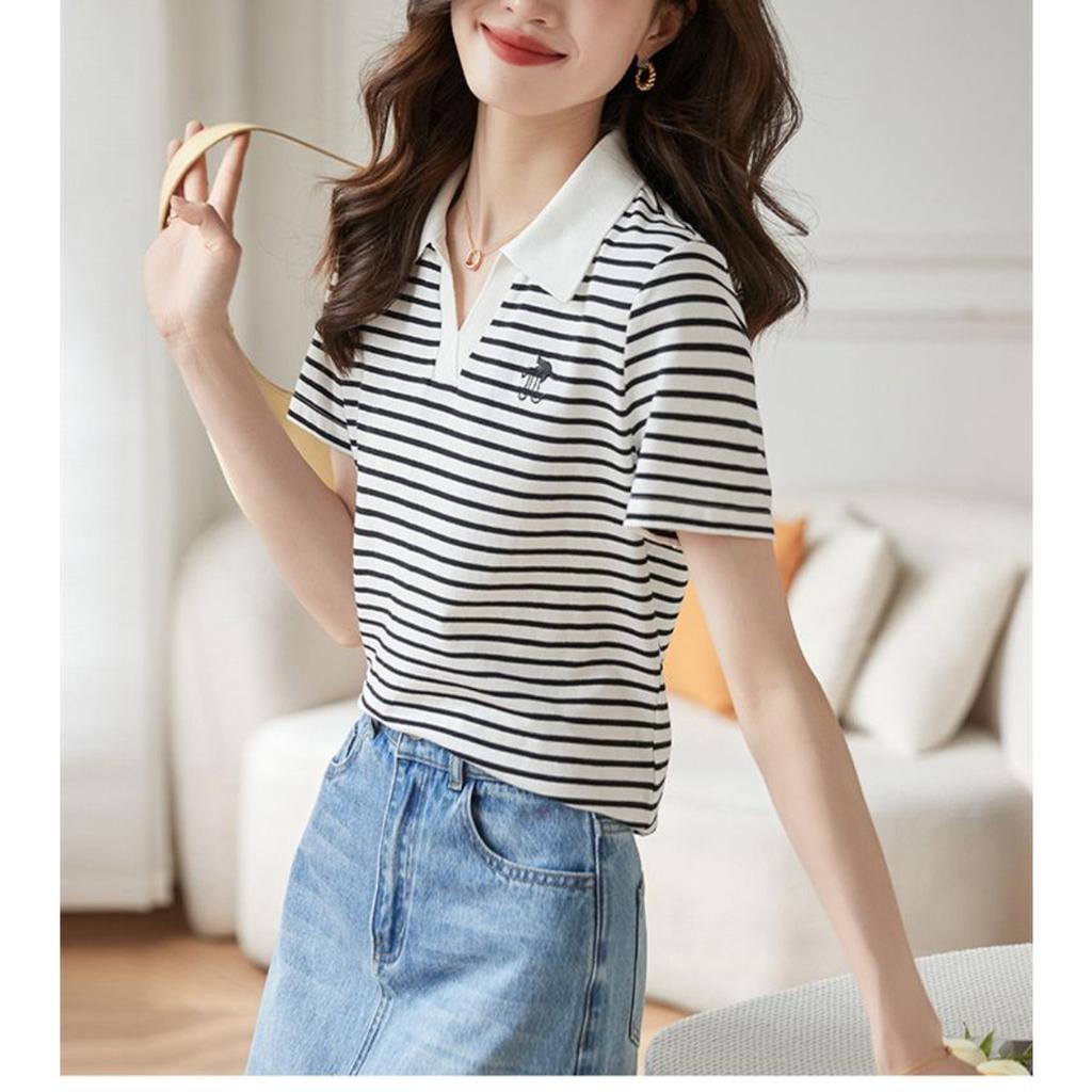 T-shirt pour femme à rayures Knight brodées, col rond, manches courtes, haut d'été polyvalent et décontracté avec rayures contrastées élégantes, lavable en machine