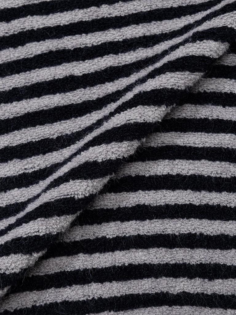 Eogeulliswedou Scarf Round T-Shirt (Stripe Navy)