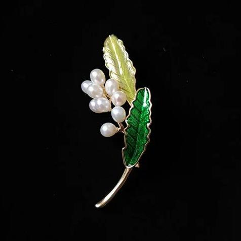 Retro Drop-style Oil-scented Gardenia Brooch, High-end Women's Elegant Pearl Brooch, Light Luxury Design Brooch