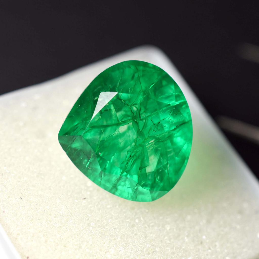 8.85 Ct Natural Green COLOMBIAN Emerald CERTIFIED Pear Cut Loose Gemstone