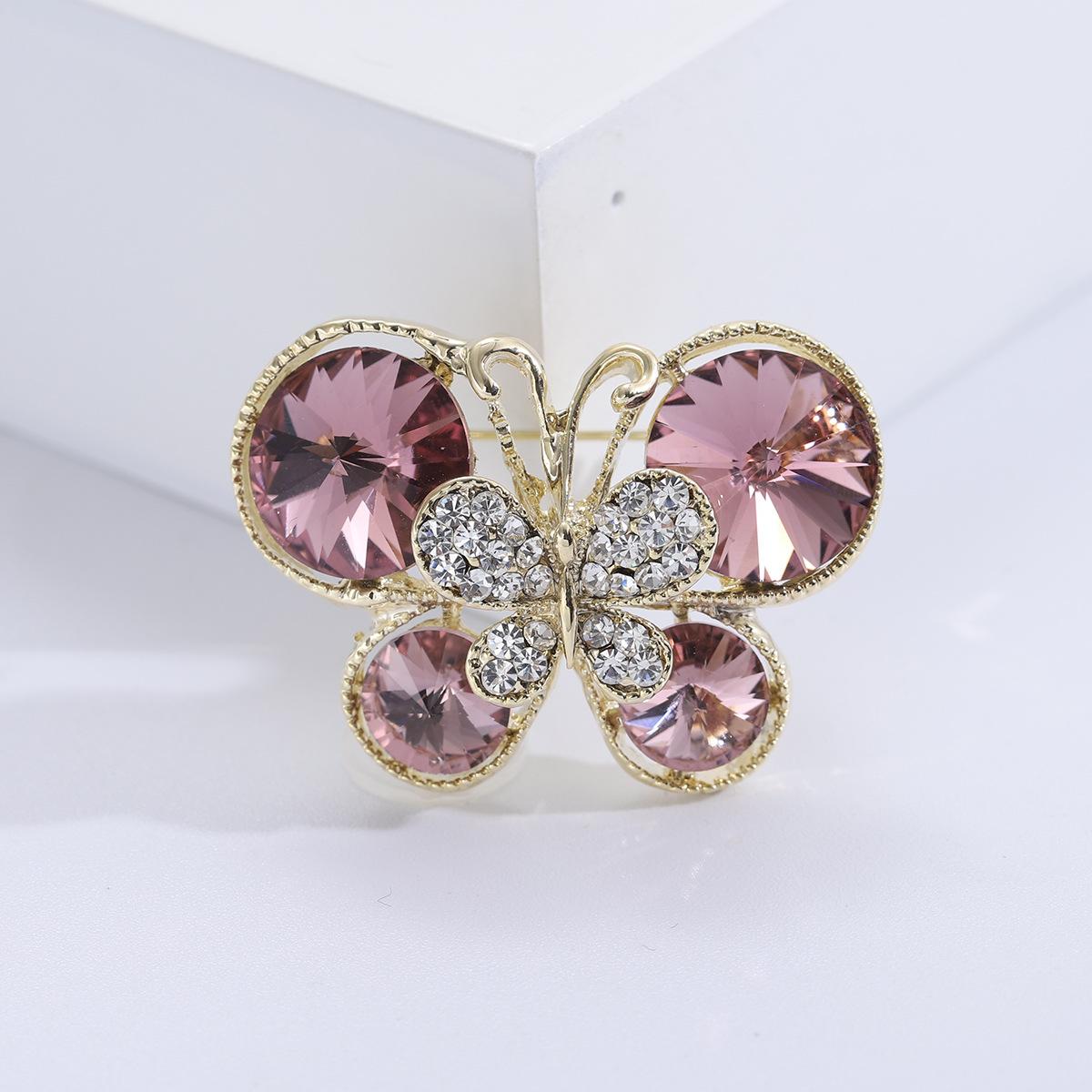 

Бутафорская милая брошь-бабочка с бриллиантовой инкрустацией для воротника