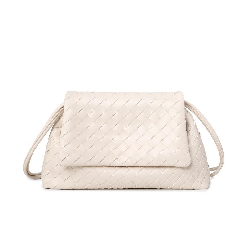 Hot-selling B home new hand-woven sheep pattern messenger bag high-end sense large-capacity commuter handbag shoulder bag women