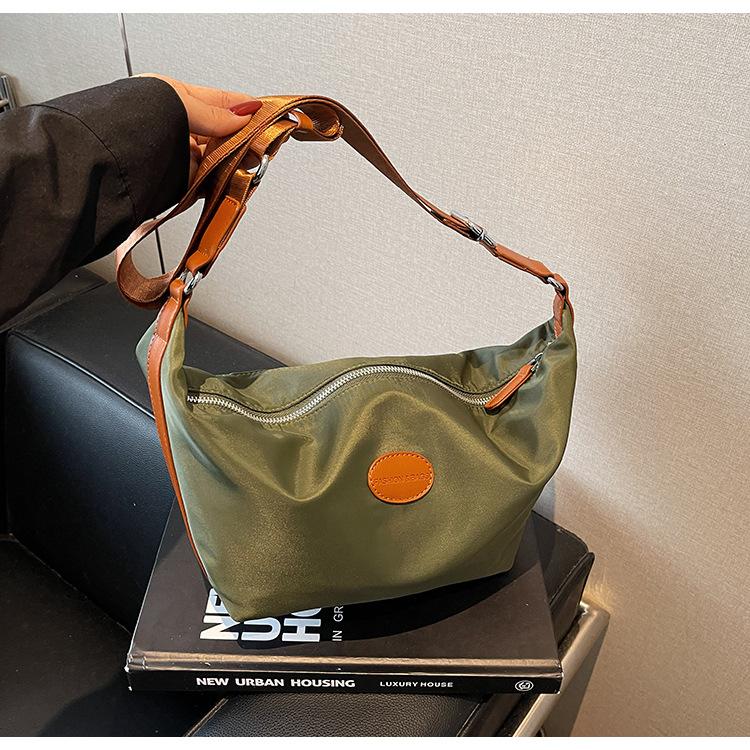 Stylish and simple Oxford cloth dumpling bag trendy texture messenger bag casual lazy shoulder bag