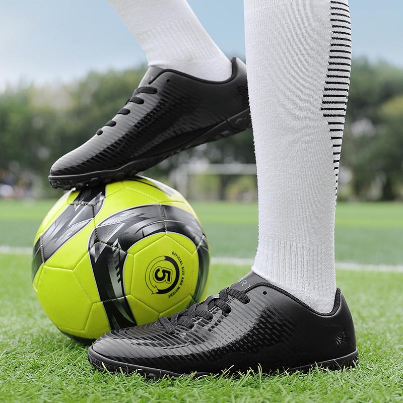 Men's Soccer Shoes Large Size Ultralight Football Boots Boys Sneakers Non-Slip AG/TF Soccer Cleats Ankle Boots Unisex