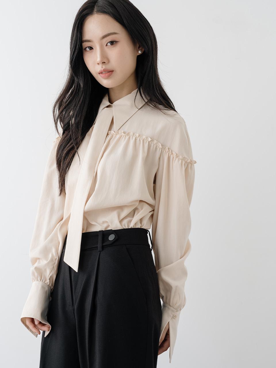 Dear Ryu Tie-Ta Shirring Blouse #Pink Beige Add Necktie (Black)