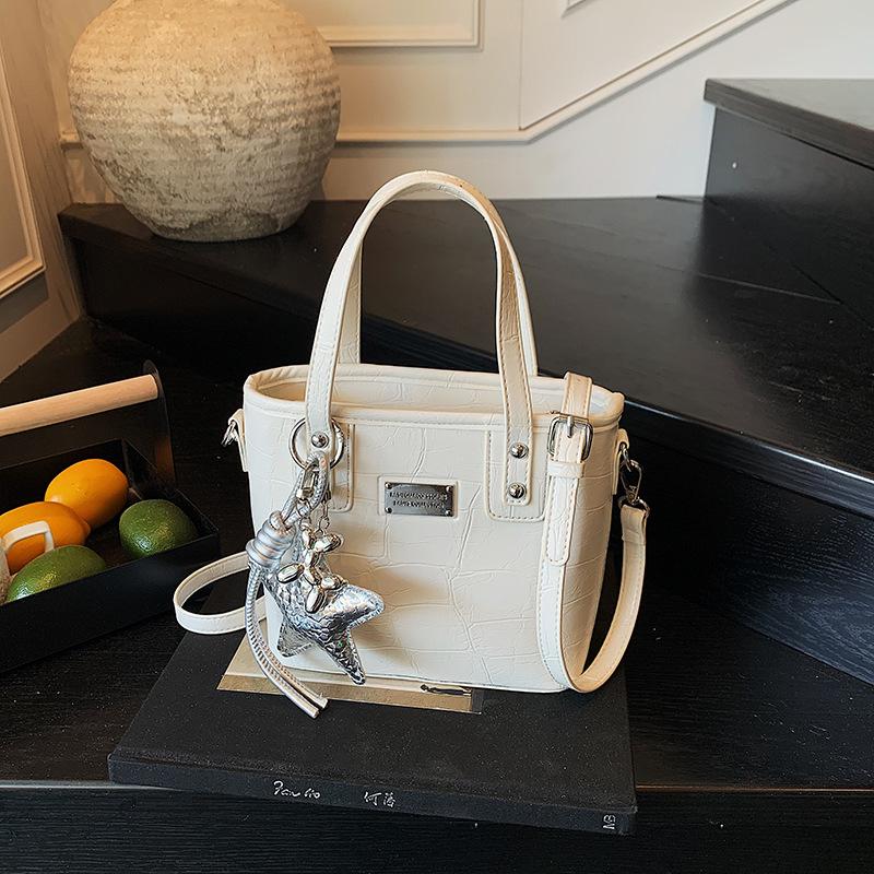 Popular portable bucket bag women's summer new niche shoulder bag to work commuter messenger bag