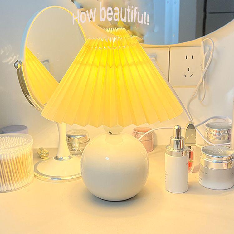 Retro 2025 High-End Eye-Protection Desk Lamp: Luxury Sleep-Aid Atmosphere for Bedroom and Bedside.