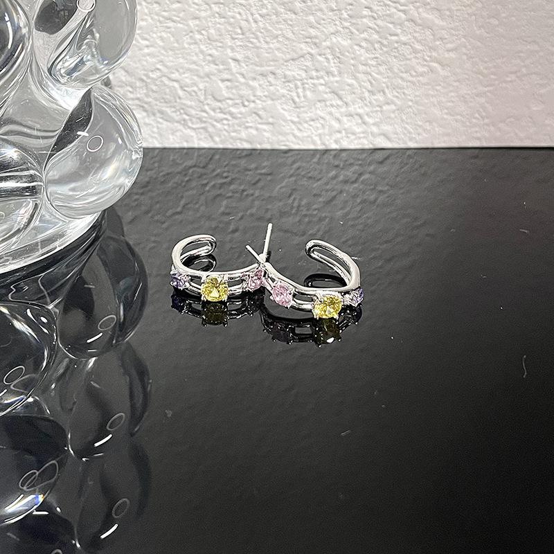 

Contrasting Color Color Zircon Stud Earrings For Women S Personality Light Luxury High-End Sense Hip-Hop Sweet Cool Wind Niche Design Sense Earrings