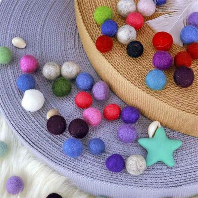 Minge de pâslă de lână Crăciun lucrat manual 10 buc Accesorii pentru cercei Minge de blană colorată Pompon DIY Minge de fire de lână 1,5 cm