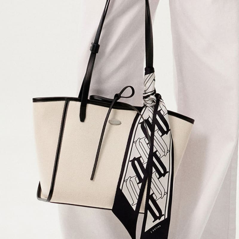 

J.ESTINA JOELLE Silk Scarf BK (JEACED5BS720BK330) single type