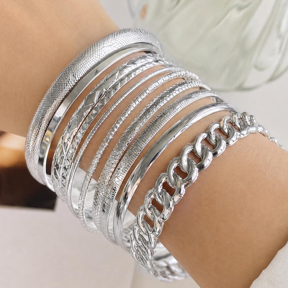 European Retro High-Quality Exaggerated Metal Open Cuff Wire Bracelet for Women