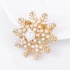 Luxury Temperament Shining Rhinestone Hollowed-out Snowflake Pearl Brooch for Women Corsage Pin Christmas Jewelry Accessories