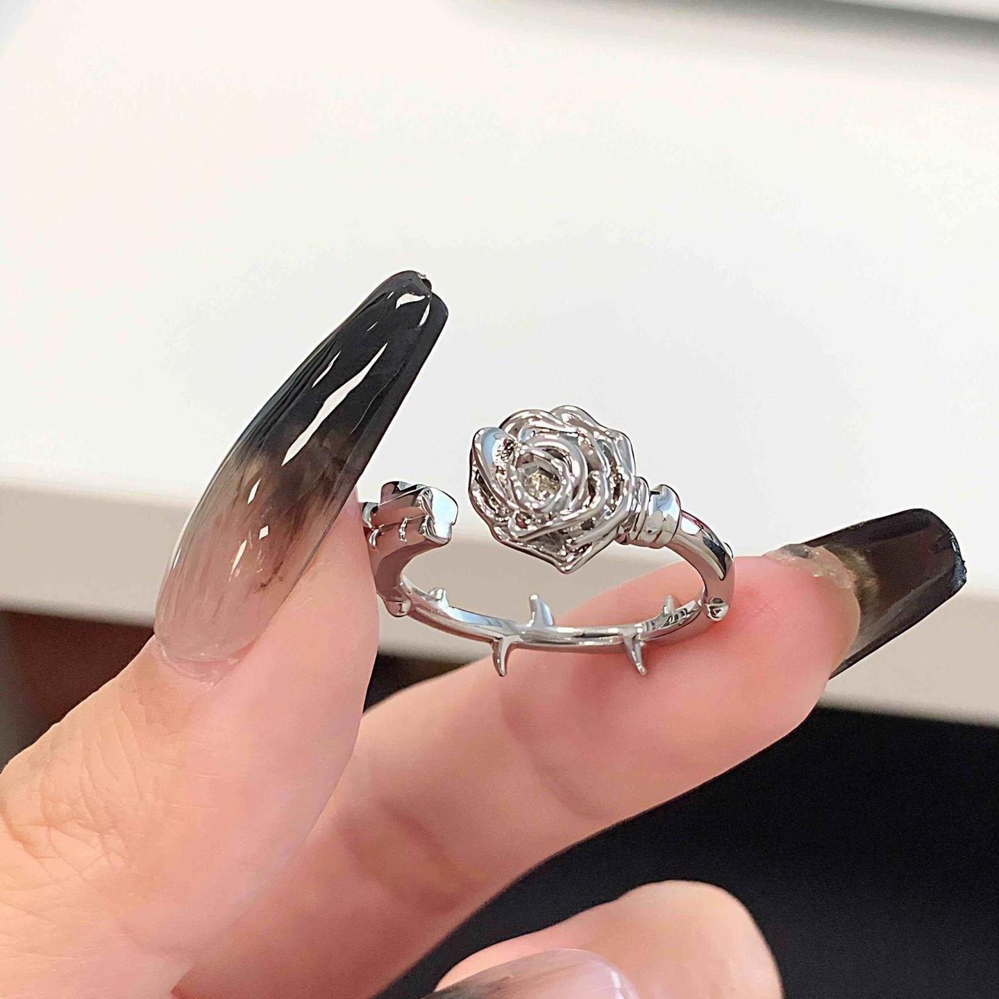 

Кольцо в стиле ретро с шипами и розами, небольшой дизайн, с цветочным отверстием, регулируемое кольцо на указательный палец, персонализированное романтическое кольцо