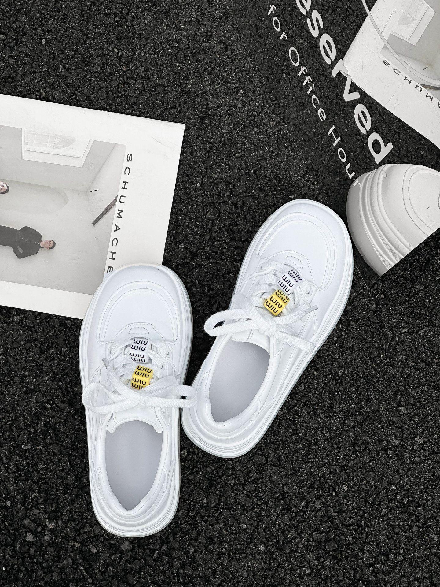 

кожаные маленькие белые туфли на толстой подошве женские весенние новые туфли на платформе универсальная спортивная и повседневная обувь модные маленькие одинарные туфли тренд 35 белый