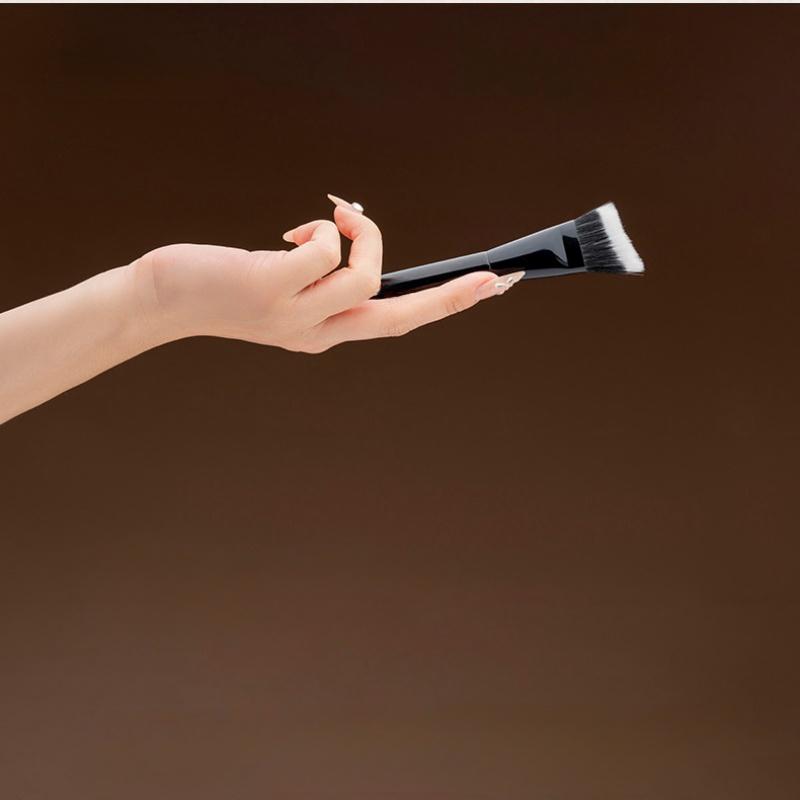 Curved Sculpting Brush Synthetic Face Shaping Contouring Highlighting Makeup Brush