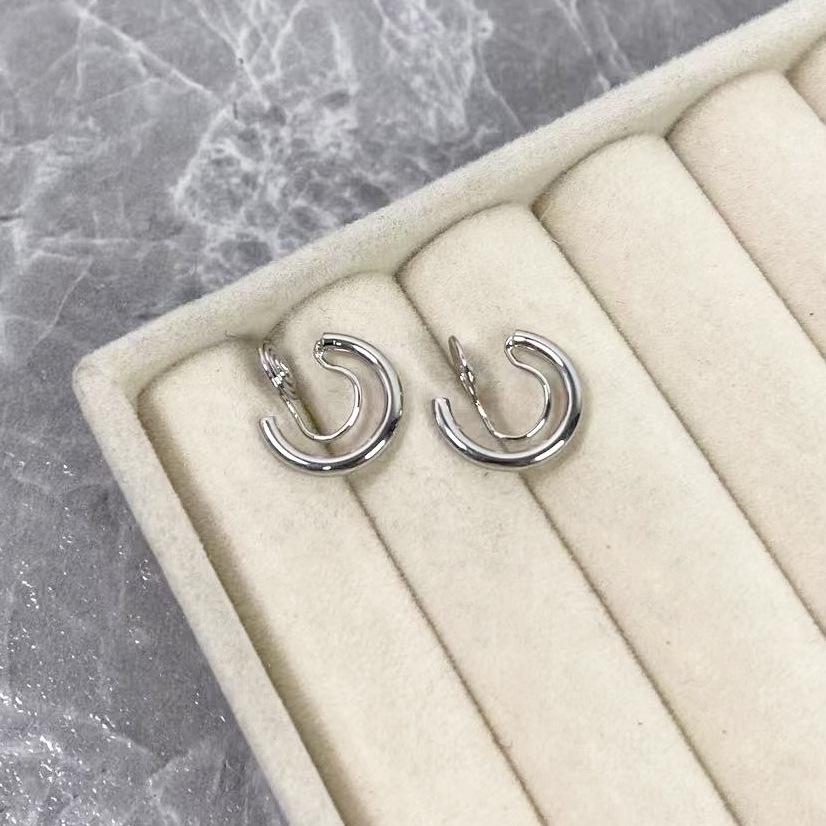 Ασημένια Απλά Κρικάκια - Ελαφριά Πολυτέλεια, Υπερβολικό Σχέδιο, Ανώδυνα Κλιπς για Γυναίκες