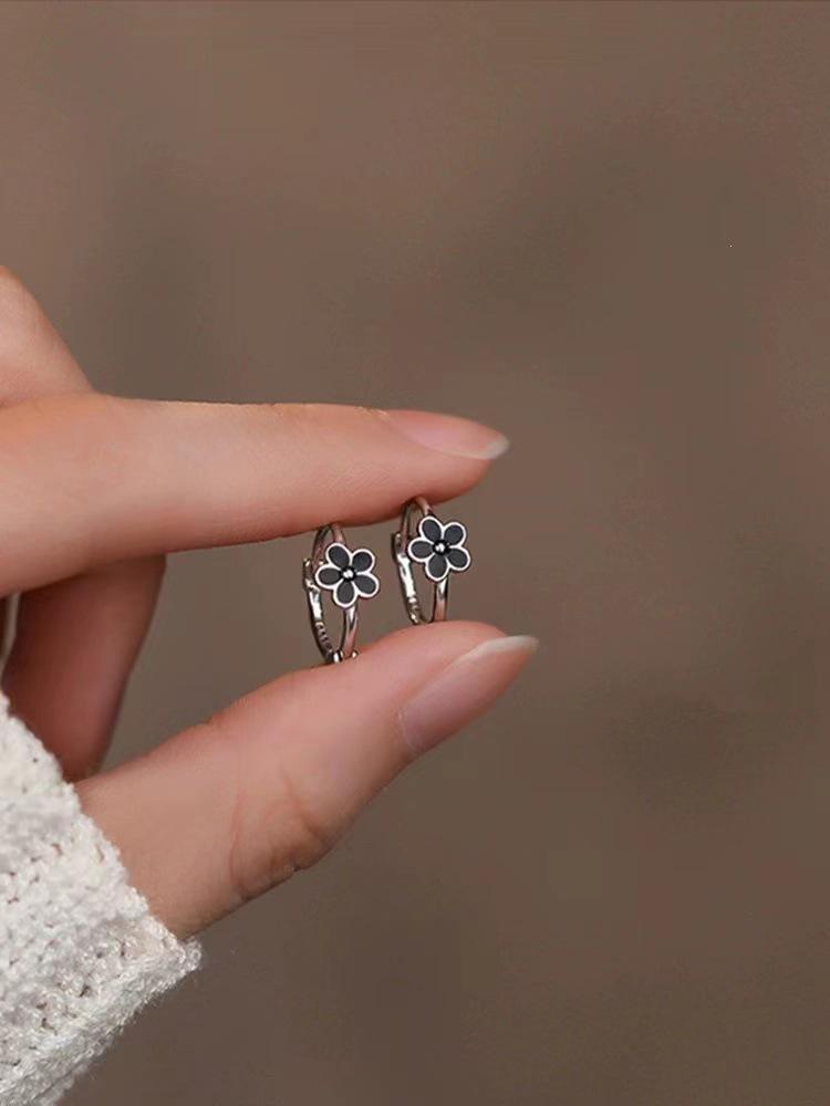 S925 Silver Needle Small Flower Petal Stud Earrings for Women, Fresh & Cute Design, Light Luxury Resin Drop, Elegant and Timeless.