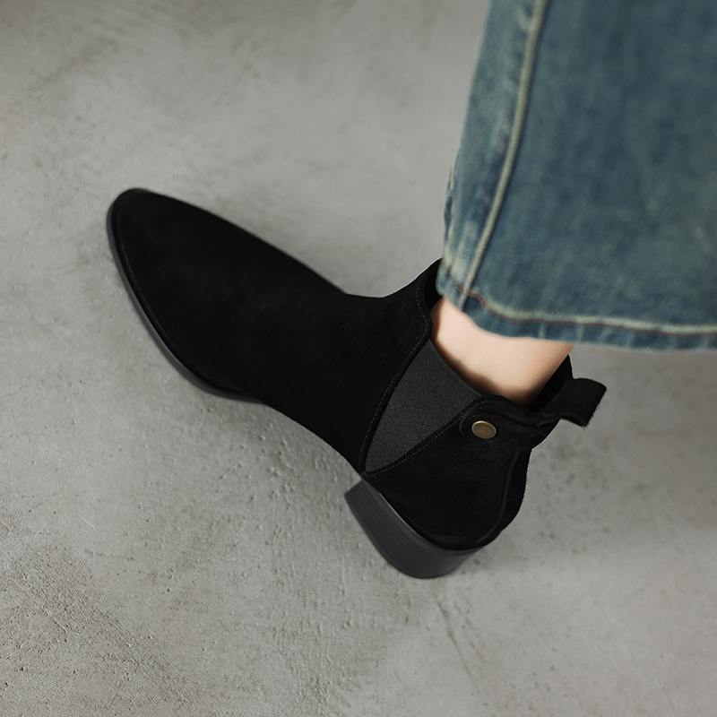 Krazing Pot Cow Suede Nubuck Winter Round Toe Chelsea Boots Med Heels Slip on Basic Design Metal Rivets Women Ankle Boots