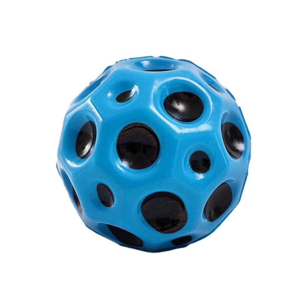 Hüpfball für Kinder, nützlicher Lochball, weicher Hüpfball, Anti-Fall-Mondform, poröses Spielzeug für den Innenbereich, ergonomisches Design