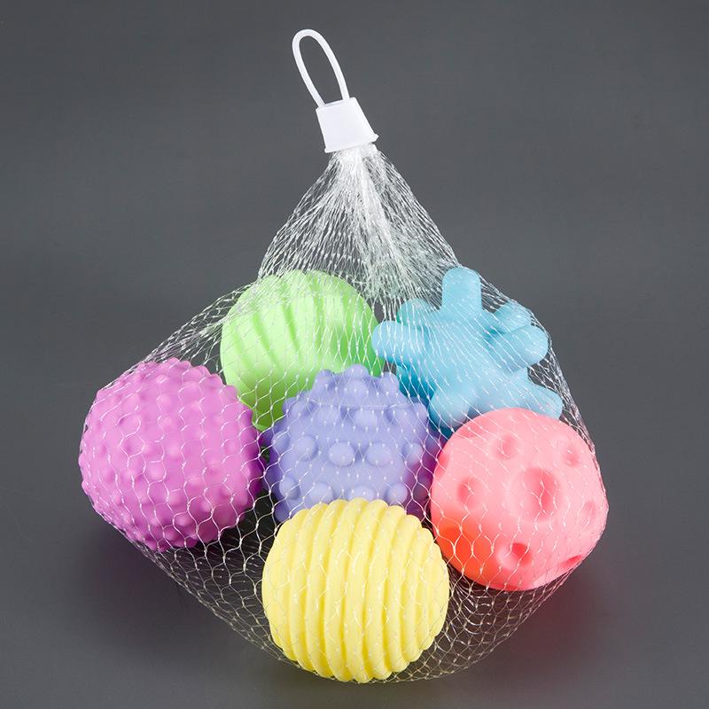 Cute Cartoon Vinyl Baby Hand Grab Ball Bath Toy with Squeeze Sound for Children Play In Water