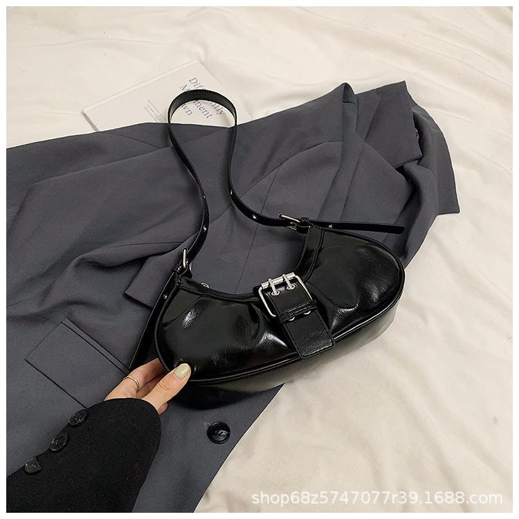 Niche retro underarm bag women's 2025 new Spice Girl style fashion commuting crescent bag shoulder messenger bag