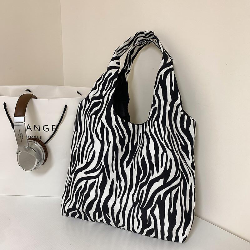 Trendy Chic Casual Tote Bag For Women Spacious Canvas Handbag With Unique Patterns