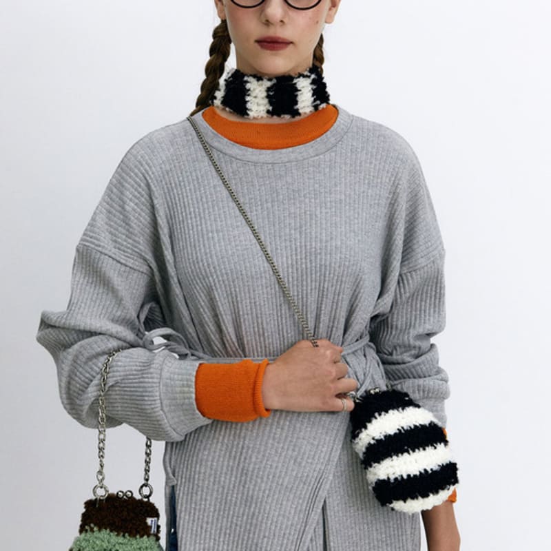 DANCING GRANDMA CURLY STRIPE MUFFLER : BLACK