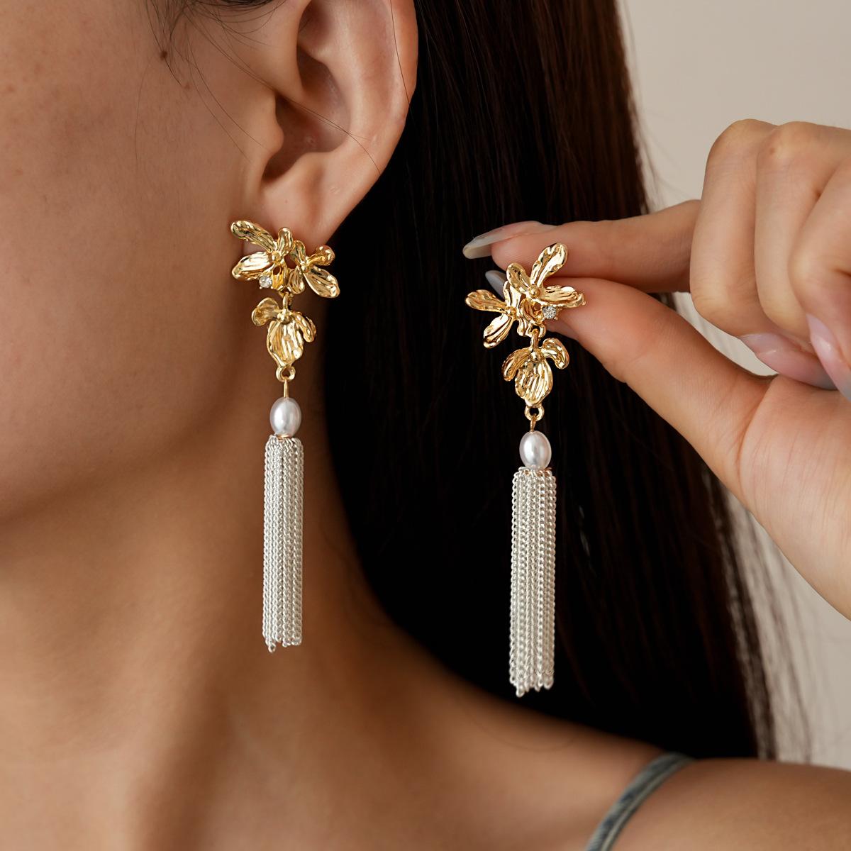 

Модные серьги-подвески для женщин золотой